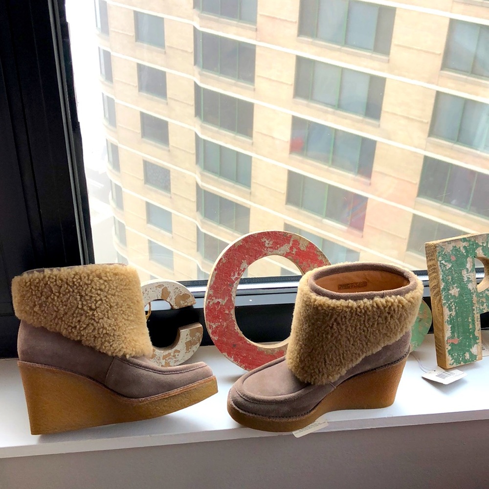 Ugg’s Flash $65 - image 1